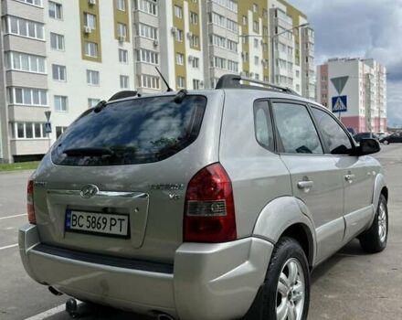 Серый Хендай Туксон, объемом двигателя 2.7 л и пробегом 220 тыс. км за 7800 $, фото 2 на Automoto.ua