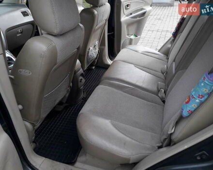 Сірий Хендай Туксон, об'ємом двигуна 2 л та пробігом 304 тис. км за 7500 $, фото 6 на Automoto.ua