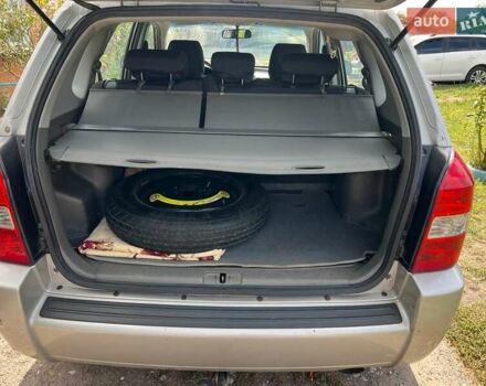 Хендай Туксон 2006 в Андрушевке на Automoto.ua Серый Хендай Туксон, объемом двигателя 1.98 л и пробегом 210 тыс. км за 7100 $, фото 8 на Automoto.ua