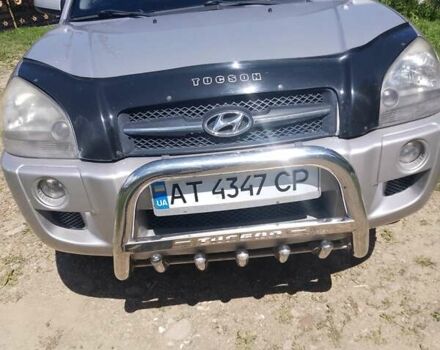 Сірий Хендай Туксон, об'ємом двигуна 2 л та пробігом 288 тис. км за 8100 $, фото 2 на Automoto.ua