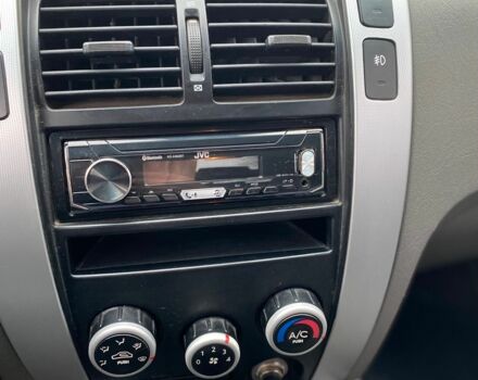 Серый Хендай Туксон, объемом двигателя 2 л и пробегом 189 тыс. км за 6700 $, фото 8 на Automoto.ua