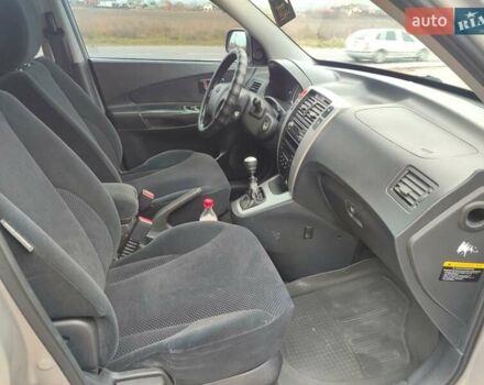 Серый Хендай Туксон, объемом двигателя 1.99 л и пробегом 210 тыс. км за 7900 $, фото 19 на Automoto.ua