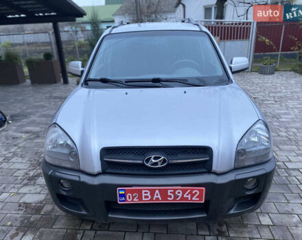 Сірий Хендай Туксон, об'ємом двигуна 2 л та пробігом 105 тис. км за 6990 $, фото 2 на Automoto.ua