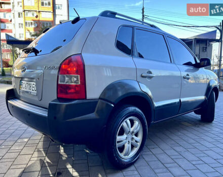 Сірий Хендай Туксон, об'ємом двигуна 2 л та пробігом 215 тис. км за 7350 $, фото 5 на Automoto.ua