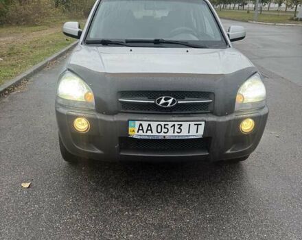 Сірий Хендай Туксон, об'ємом двигуна 1.98 л та пробігом 255 тис. км за 7000 $, фото 1 на Automoto.ua