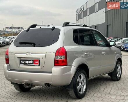 Серый Хендай Туксон, объемом двигателя 2 л и пробегом 263 тыс. км за 7440 $, фото 6 на Automoto.ua