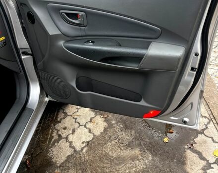 Серый Хендай Туксон, объемом двигателя 2 л и пробегом 228 тыс. км за 8000 $, фото 11 на Automoto.ua