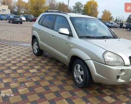 Серый Хендай Туксон, объемом двигателя 1.99 л и пробегом 303 тыс. км за 6500 $, фото 3 на Automoto.ua