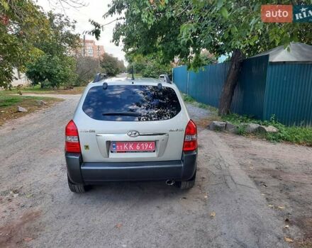 Сірий Хендай Туксон, об'ємом двигуна 2 л та пробігом 197 тис. км за 7800 $, фото 43 на Automoto.ua
