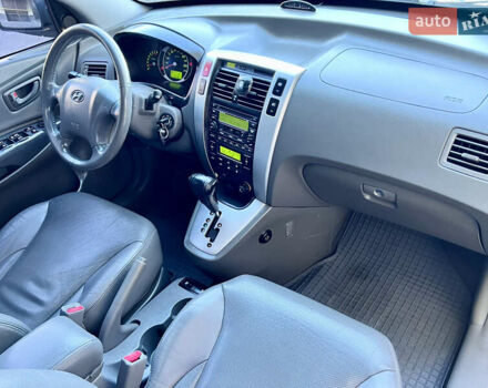 Сірий Хендай Туксон, об'ємом двигуна 2 л та пробігом 215 тис. км за 7350 $, фото 57 на Automoto.ua