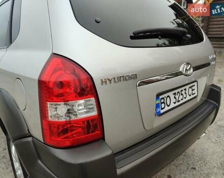 Серый Хендай Туксон, объемом двигателя 1.99 л и пробегом 210 тыс. км за 7900 $, фото 11 на Automoto.ua