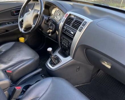 Серый Хендай Туксон, объемом двигателя 1.98 л и пробегом 220 тыс. км за 8500 $, фото 10 на Automoto.ua