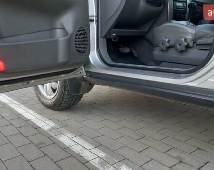 Серый Хендай Туксон, объемом двигателя 2 л и пробегом 207 тыс. км за 7500 $, фото 7 на Automoto.ua