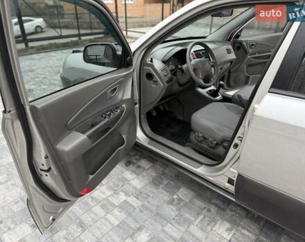 Серый Хендай Туксон, объемом двигателя 1.98 л и пробегом 252 тыс. км за 6950 $, фото 24 на Automoto.ua