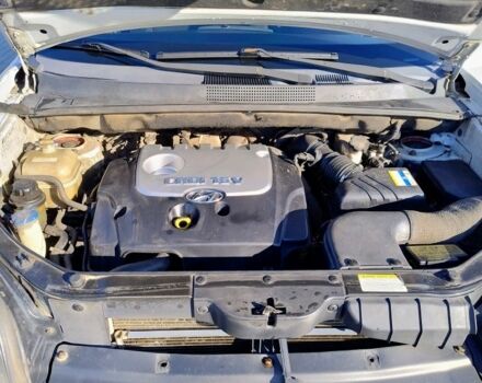 Сірий Хендай Туксон, об'ємом двигуна 2 л та пробігом 304 тис. км за 7500 $, фото 4 на Automoto.ua