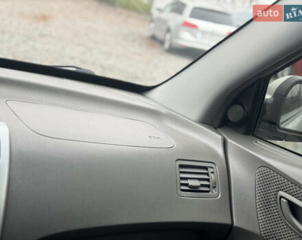 Серый Хендай Туксон, объемом двигателя 1.98 л и пробегом 241 тыс. км за 7000 $, фото 57 на Automoto.ua