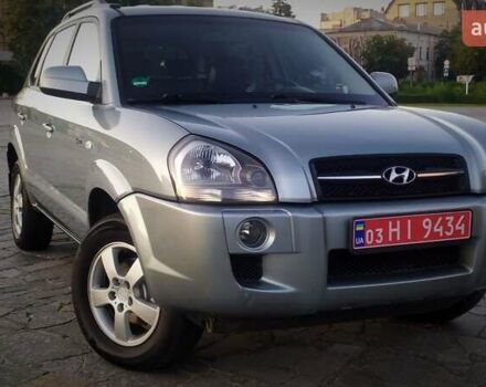 Сірий Хендай Туксон, об'ємом двигуна 2 л та пробігом 207 тис. км за 8700 $, фото 3 на Automoto.ua
