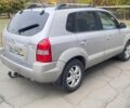 Сірий Хендай Туксон, об'ємом двигуна 2 л та пробігом 195 тис. км за 4000 $, фото 3 на Automoto.ua