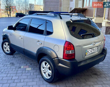 Сірий Хендай Туксон, об'ємом двигуна 2 л та пробігом 215 тис. км за 7350 $, фото 1 на Automoto.ua