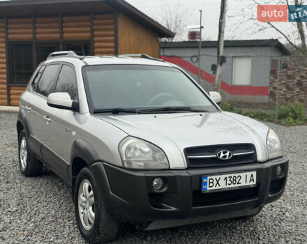 Серый Хендай Туксон, объемом двигателя 1.98 л и пробегом 241 тыс. км за 7000 $, фото 8 на Automoto.ua