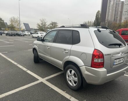 Серый Хендай Туксон, объемом двигателя 2 л и пробегом 176 тыс. км за 7300 $, фото 6 на Automoto.ua