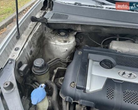 Сірий Хендай Туксон, об'ємом двигуна 1.98 л та пробігом 255 тис. км за 7000 $, фото 27 на Automoto.ua