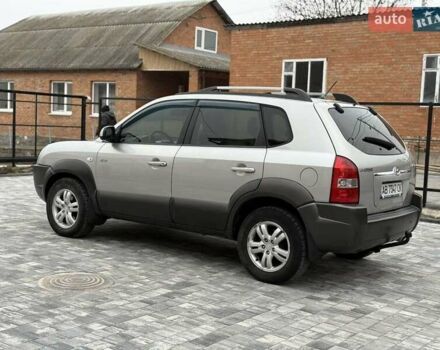 Серый Хендай Туксон, объемом двигателя 1.98 л и пробегом 252 тыс. км за 6950 $, фото 8 на Automoto.ua