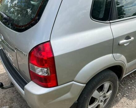 Хендай Туксон 2006 в Андрушевке на Automoto.ua Серый Хендай Туксон, объемом двигателя 1.98 л и пробегом 210 тыс. км за 7100 $, фото 9 на Automoto.ua
