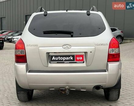 Серый Хендай Туксон, объемом двигателя 2 л и пробегом 263 тыс. км за 7440 $, фото 5 на Automoto.ua