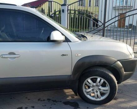 Хендай Туксон 2006 в Бродах на Automoto.ua Серый Хендай Туксон, объемом двигателя 1.98 л и пробегом 215 тыс. км за 6300 $, фото 16 на Automoto.ua