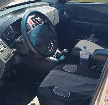 Серый Хендай Туксон, объемом двигателя 2 л и пробегом 258 тыс. км за 7500 $, фото 4 на Automoto.ua