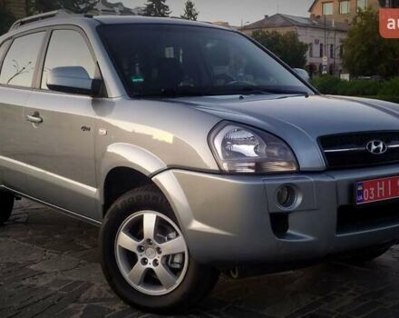 Сірий Хендай Туксон, об'ємом двигуна 2 л та пробігом 207 тис. км за 8700 $, фото 13 на Automoto.ua