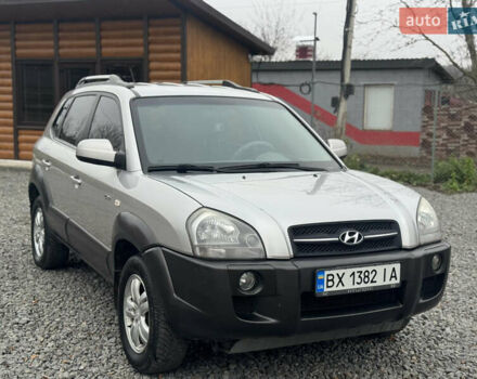 Серый Хендай Туксон, объемом двигателя 1.98 л и пробегом 241 тыс. км за 7000 $, фото 7 на Automoto.ua