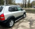 Серый Хендай Туксон, объемом двигателя 2 л и пробегом 220 тыс. км за 7700 $, фото 1 на Automoto.ua