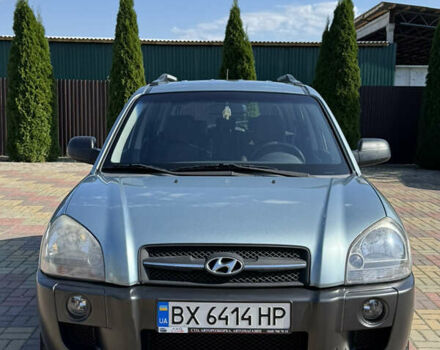 Серый Хендай Туксон, объемом двигателя 1.98 л и пробегом 207 тыс. км за 7050 $, фото 1 на Automoto.ua