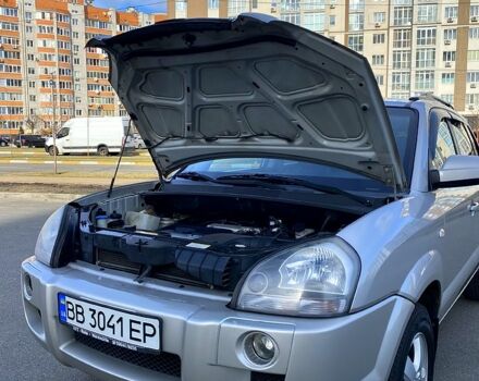 Сірий Хендай Туксон, об'ємом двигуна 2 л та пробігом 245 тис. км за 6500 $, фото 3 на Automoto.ua