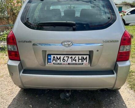 Хендай Туксон 2006 в Андрушевке на Automoto.ua Серый Хендай Туксон, объемом двигателя 1.98 л и пробегом 210 тыс. км за 7100 $, фото 7 на Automoto.ua