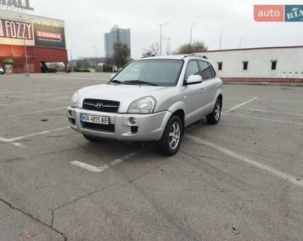 Серый Хендай Туксон, объемом двигателя 1.98 л и пробегом 278 тыс. км за 5300 $, фото 5 на Automoto.ua