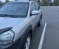 Сірий Хендай Туксон, об'ємом двигуна 1.98 л та пробігом 255 тис. км за 7000 $, фото 2 на Automoto.ua