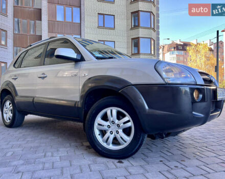 Сірий Хендай Туксон, об'ємом двигуна 2 л та пробігом 215 тис. км за 7350 $, фото 19 на Automoto.ua