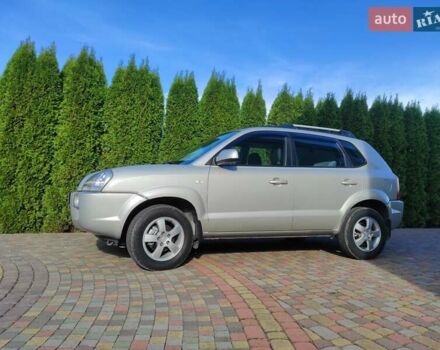 Сірий Хендай Туксон, об'ємом двигуна 1.98 л та пробігом 160 тис. км за 6900 $, фото 4 на Automoto.ua