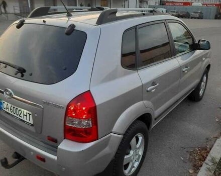 Серый Хендай Туксон, объемом двигателя 1.98 л и пробегом 164 тыс. км за 7300 $, фото 5 на Automoto.ua