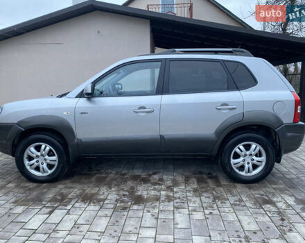 Сірий Хендай Туксон, об'ємом двигуна 2 л та пробігом 105 тис. км за 6990 $, фото 5 на Automoto.ua