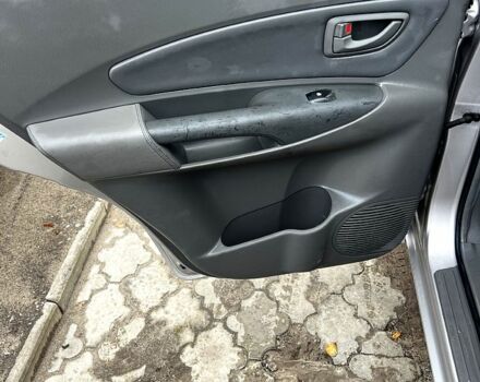 Серый Хендай Туксон, объемом двигателя 2 л и пробегом 228 тыс. км за 8000 $, фото 9 на Automoto.ua