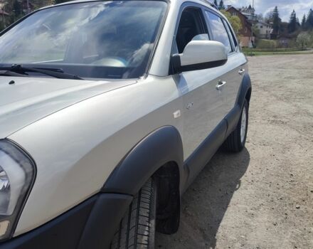 Сірий Хендай Туксон, об'ємом двигуна 2 л та пробігом 248 тис. км за 7199 $, фото 2 на Automoto.ua