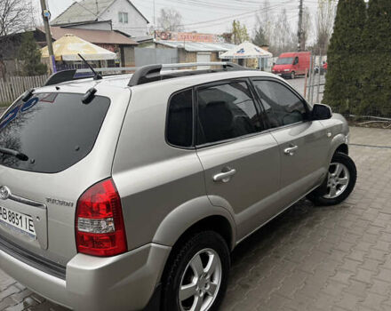 Серый Хендай Туксон, объемом двигателя 1.98 л и пробегом 193 тыс. км за 6500 $, фото 28 на Automoto.ua