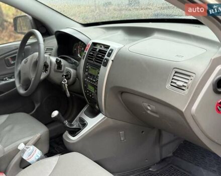 Хендай Туксон 2006 в Киеве на Automoto.ua Серый Хендай Туксон, объемом двигателя 1.98 л и пробегом 198 тыс. км за 7100 $, фото 23 на Automoto.ua