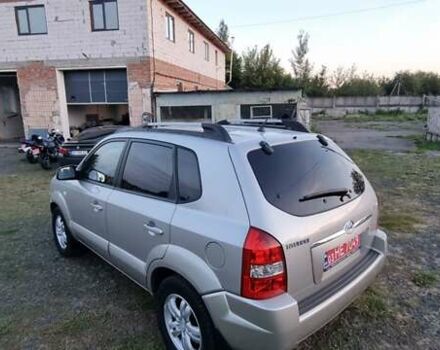 Сірий Хендай Туксон, об'ємом двигуна 2 л та пробігом 190 тис. км за 7300 $, фото 9 на Automoto.ua