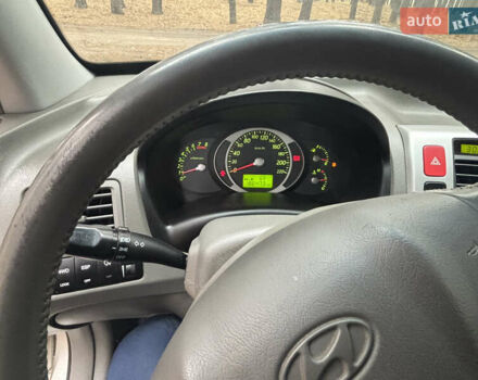 Сірий Хендай Туксон, об'ємом двигуна 1.98 л та пробігом 186 тис. км за 8200 $, фото 10 на Automoto.ua