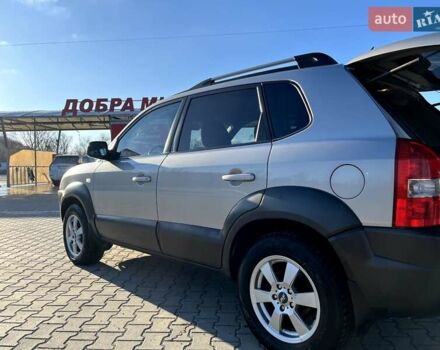Серый Хендай Туксон, объемом двигателя 1.99 л и пробегом 156 тыс. км за 8200 $, фото 13 на Automoto.ua